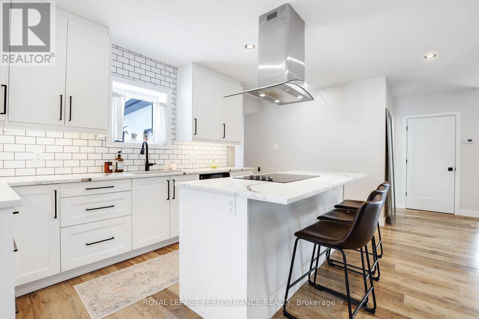 2061 Lajoie Street, Alfred And Plantagenet, ON - Indoor Photo Showing Kitchen With Upgraded Kitchen
