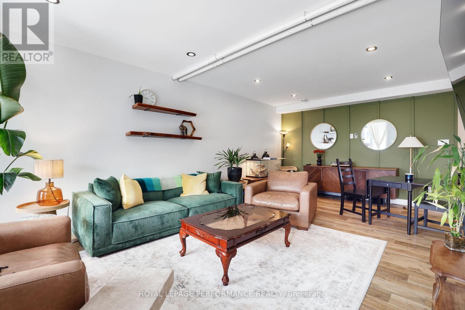 2061 Lajoie Street, Alfred And Plantagenet, ON - Indoor Photo Showing Living Room