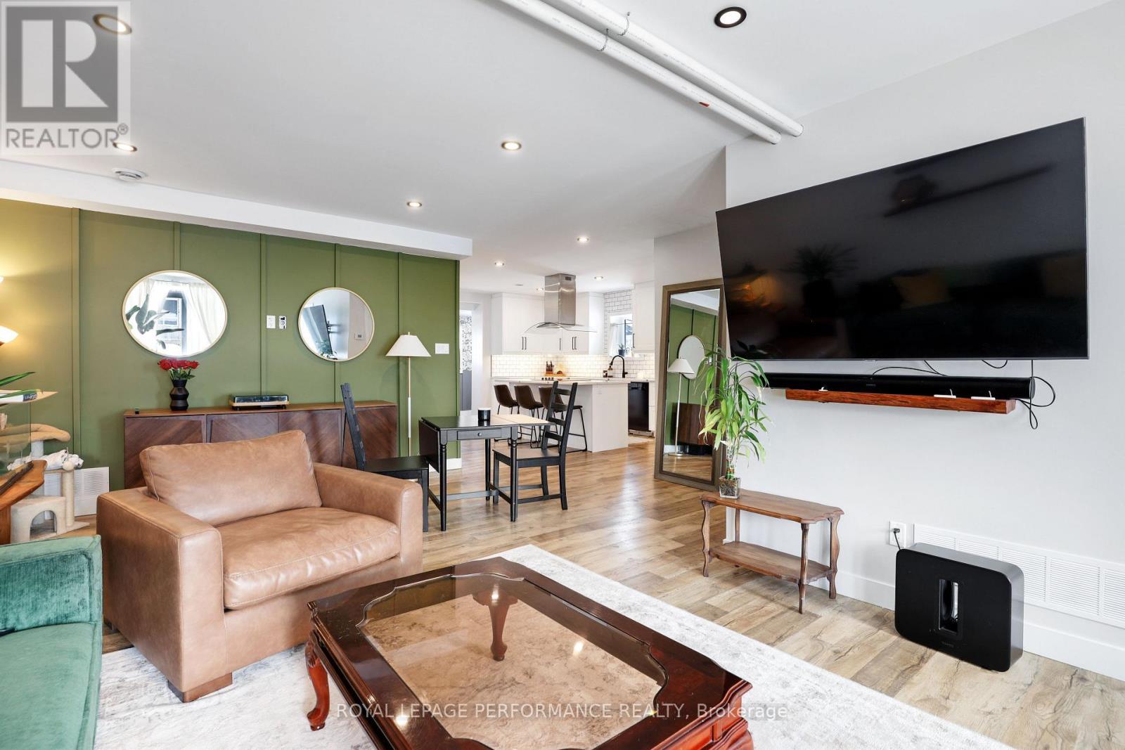 2061 Lajoie Street, Alfred And Plantagenet, ON - Indoor Photo Showing Living Room