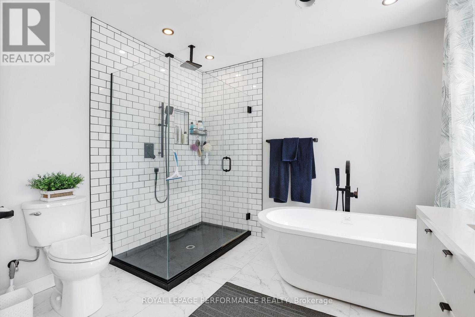2061 Lajoie Street, Alfred And Plantagenet, ON - Indoor Photo Showing Bathroom