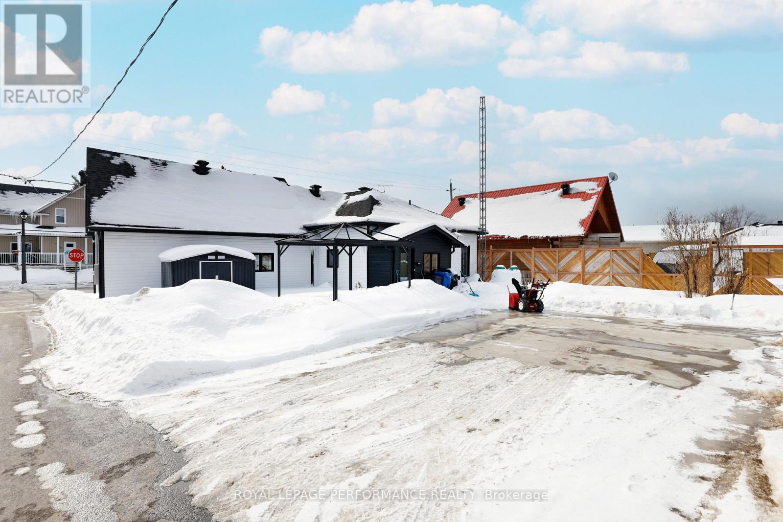 2061 Lajoie Street, Alfred And Plantagenet, ON - Outdoor