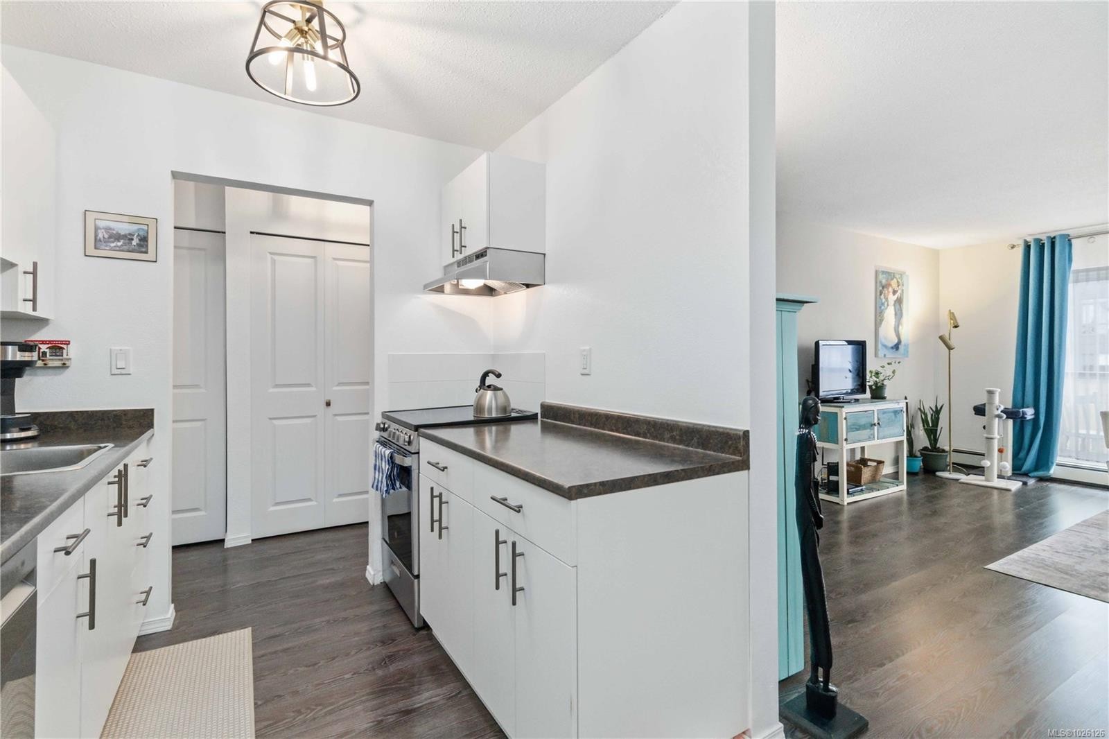 308-3225 Eldon Pl, Saanich, BC - Indoor Photo Showing Kitchen