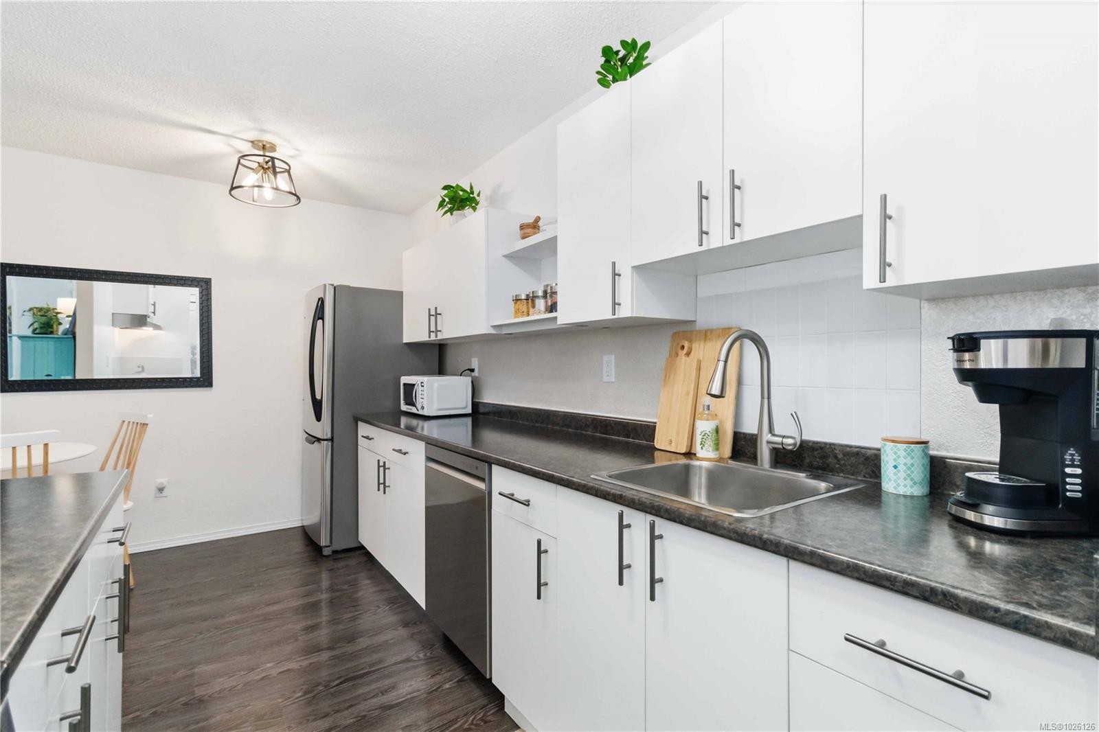 308-3225 Eldon Pl, Saanich, BC - Indoor Photo Showing Kitchen