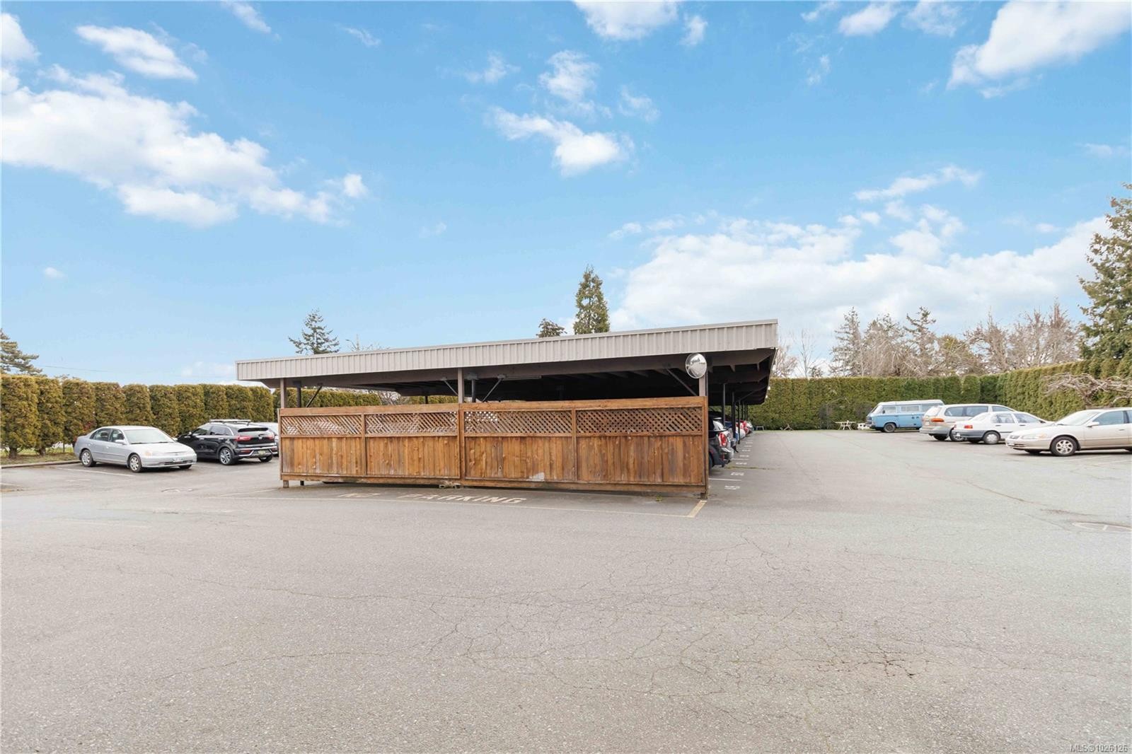 308-3225 Eldon Pl, Saanich, BC - Outdoor