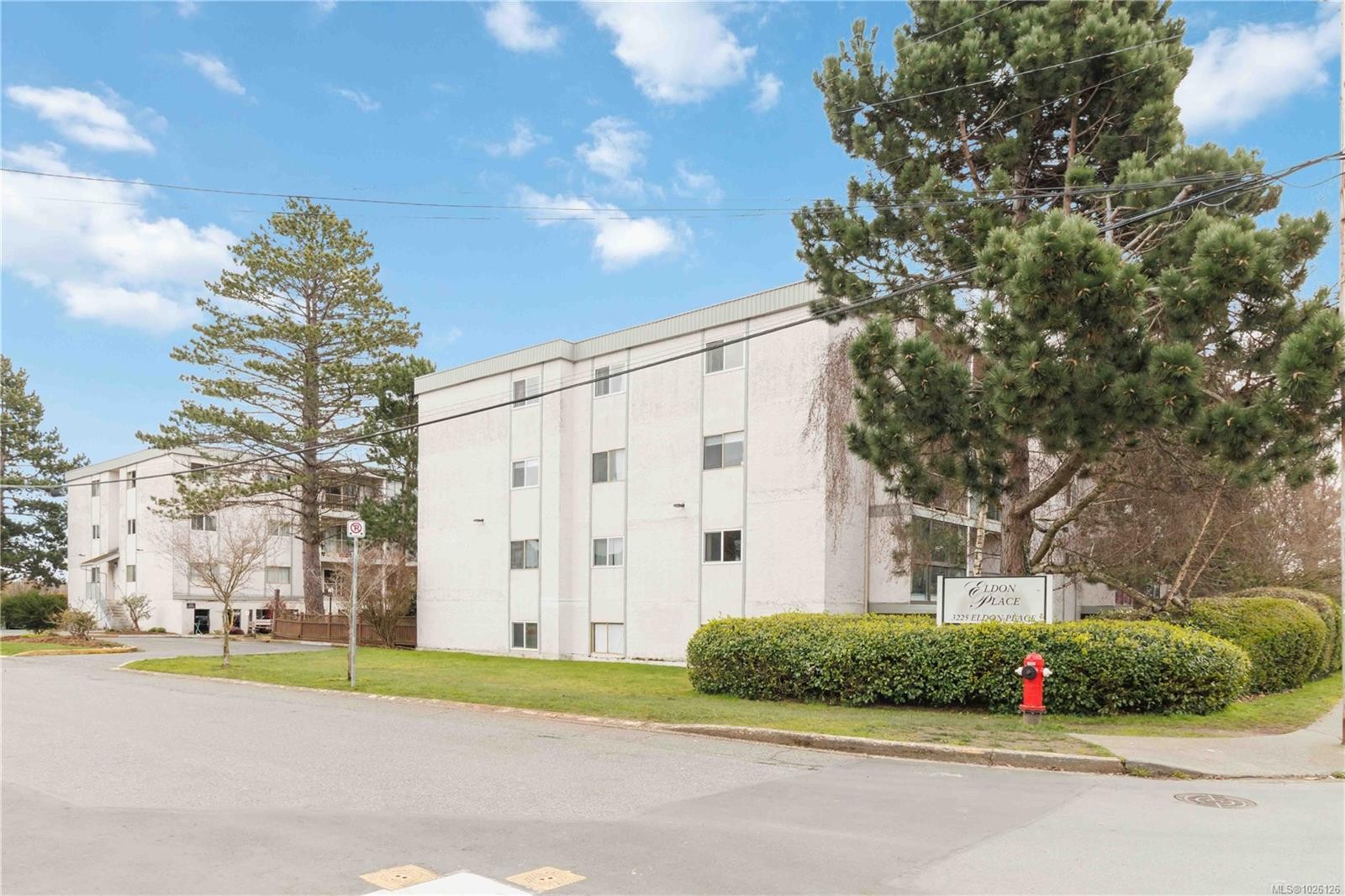 308-3225 Eldon Pl, Saanich, BC - Outdoor