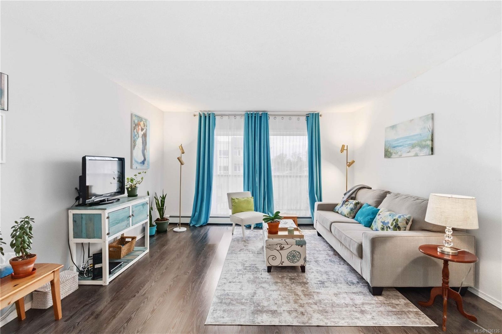 308-3225 Eldon Pl, Saanich, BC - Indoor Photo Showing Living Room