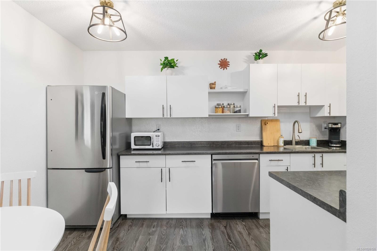 308-3225 Eldon Pl, Saanich, BC - Indoor Photo Showing Kitchen
