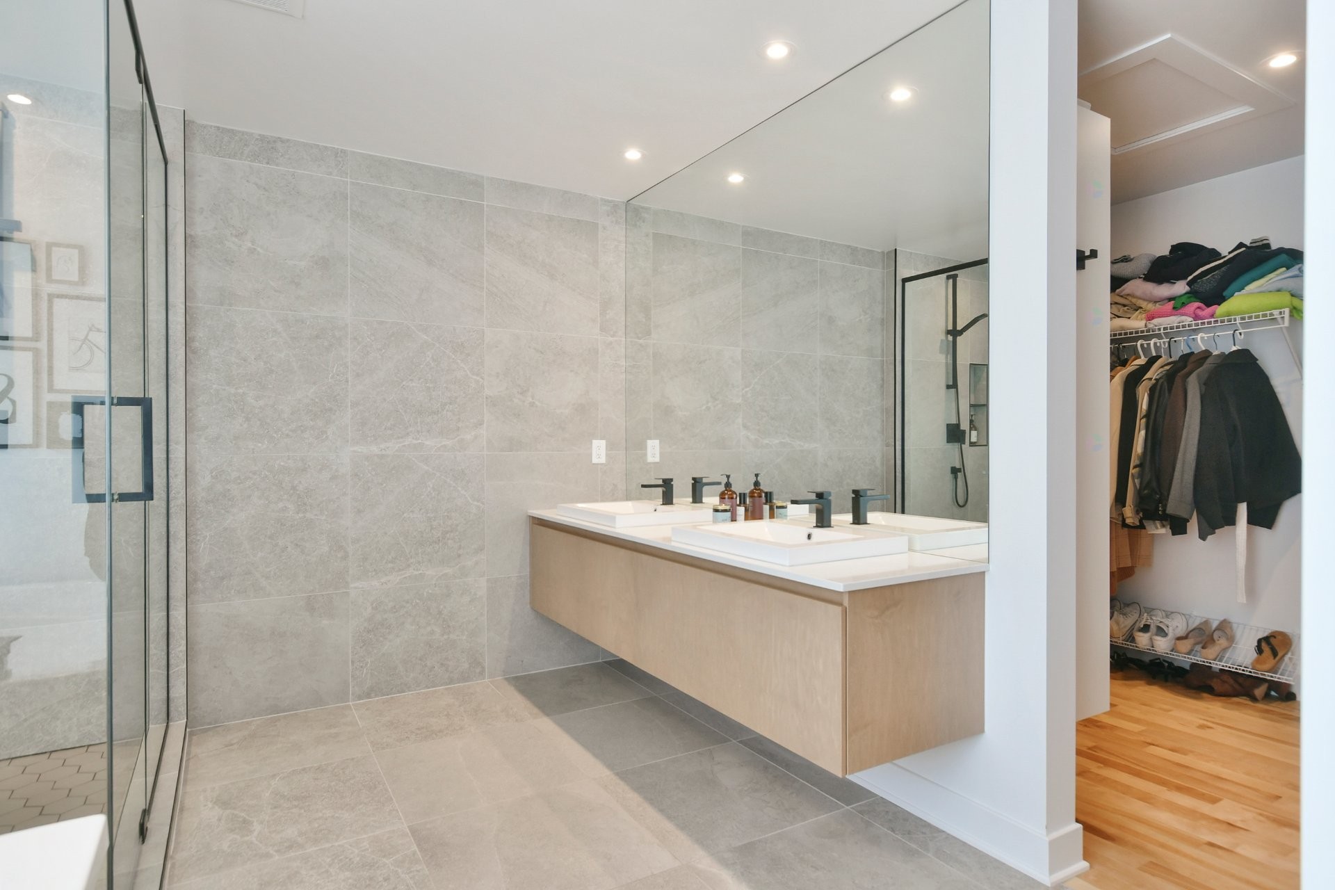 Salle de bains attenante à la CCP - 17085 Rue Du Corail, Mirabel, QC - Indoor Photo Showing Bathroom