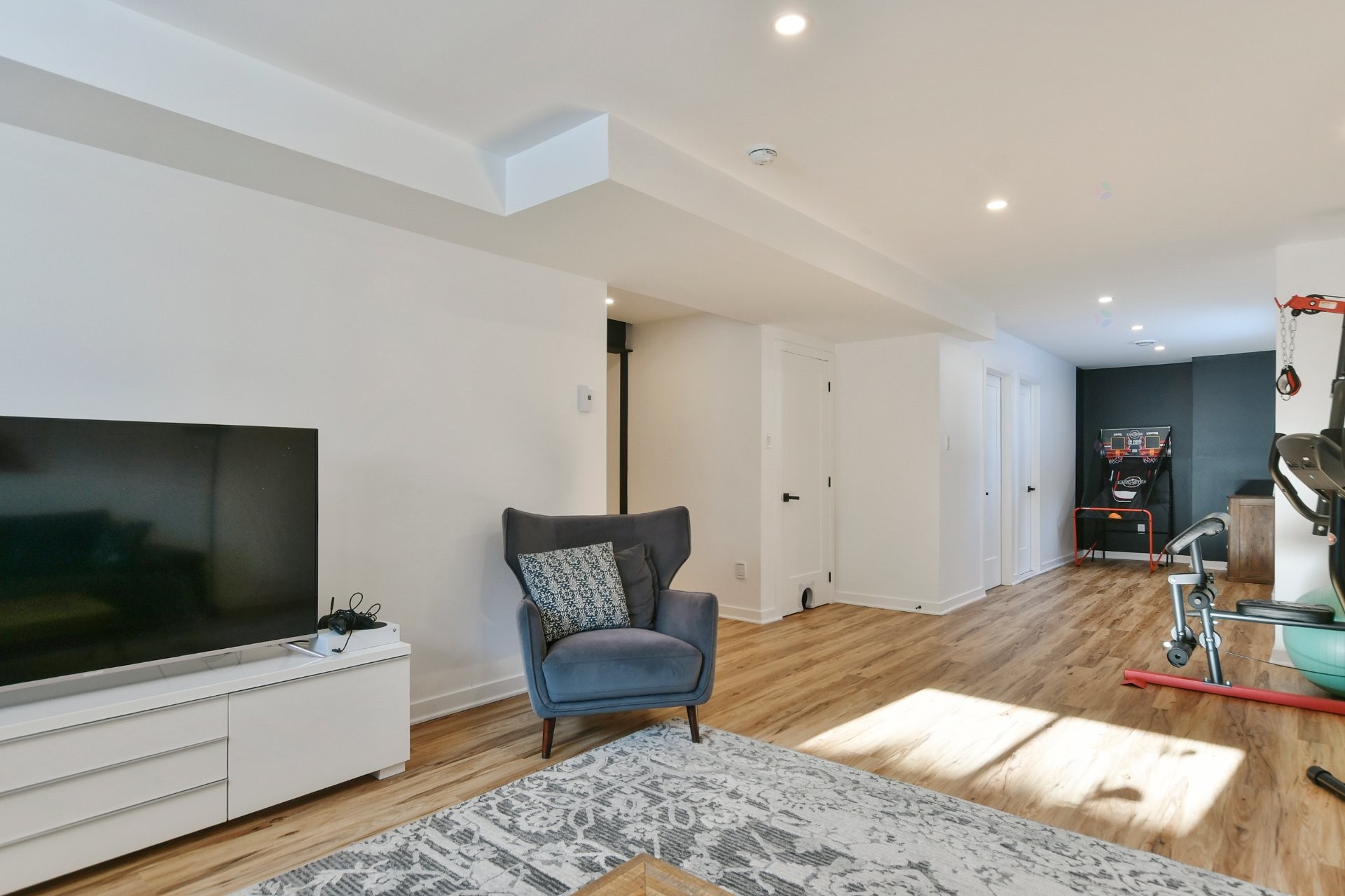 Salle familiale - 17085 Rue Du Corail, Mirabel, QC - Indoor Photo Showing Living Room
