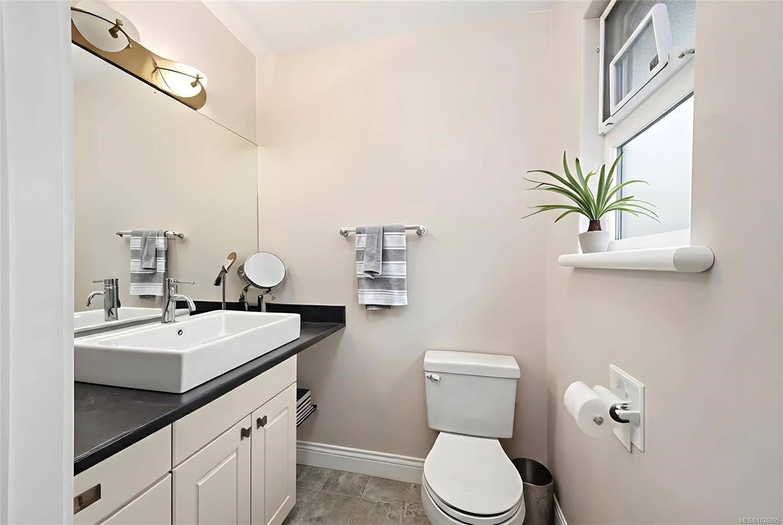 321 Wireless Rd, Comox, BC