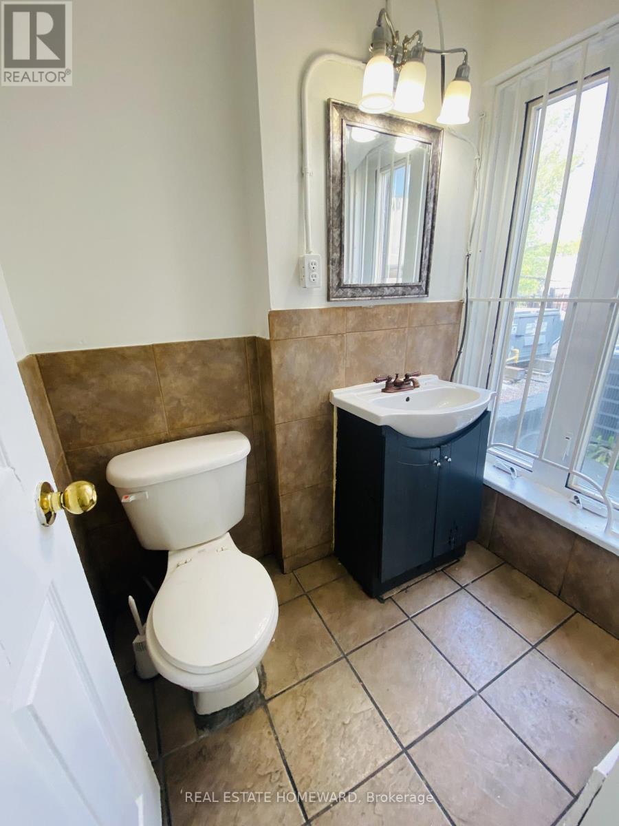 493A Danforth Avenue, Toronto, ON