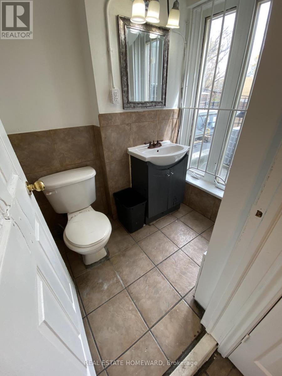 493A Danforth Avenue, Toronto, ON