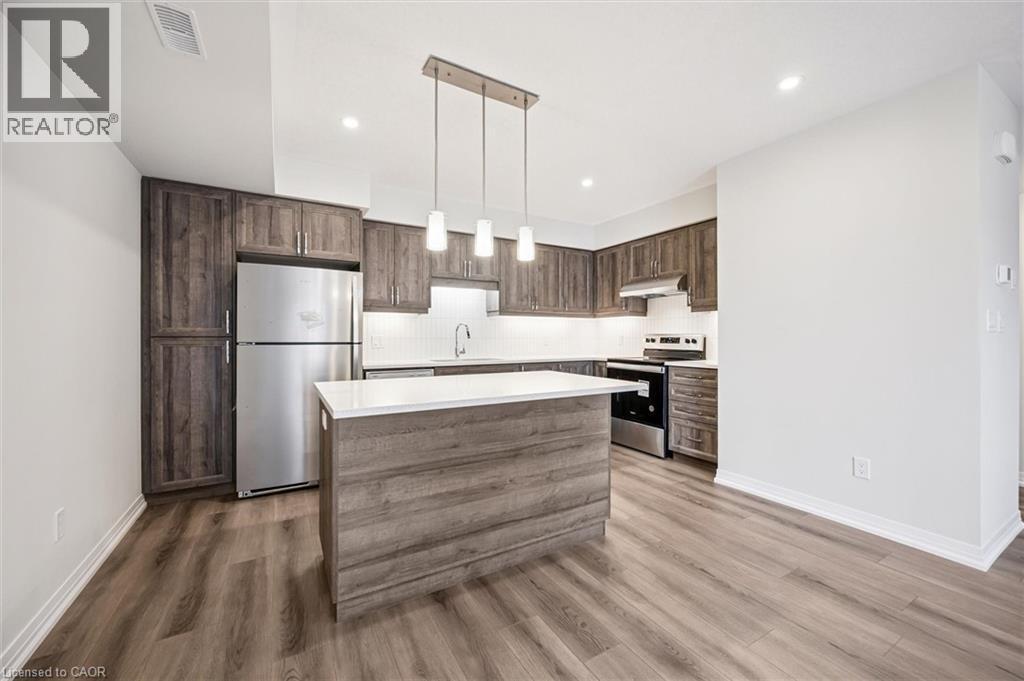 40 Urbane Boulevard, Kitchener, ON - Indoor Photo Showing Kitchen With Upgraded Kitchen