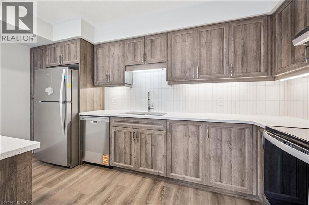 40 Urbane Boulevard, Kitchener, ON - Indoor Photo Showing Kitchen