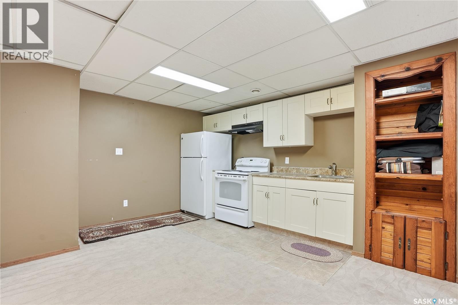 57 Moncton Place, Saskatoon, SK - Indoor Photo Showing Kitchen