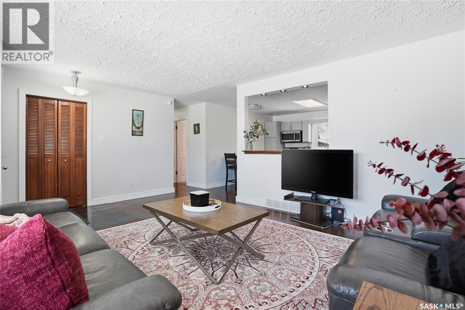 57 Moncton Place, Saskatoon, SK - Indoor Photo Showing Living Room