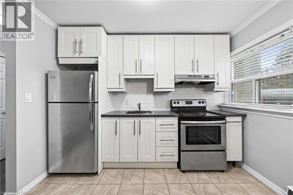 237 Mohawk Road E Unit# 8, Hamilton, ON - Indoor Photo Showing Kitchen
