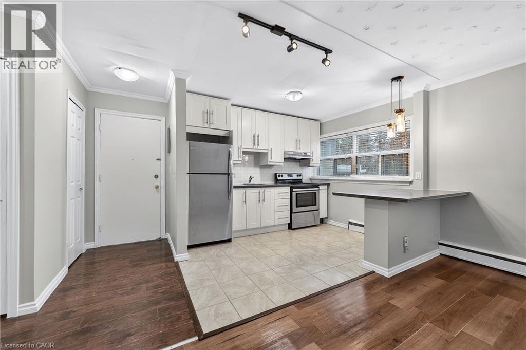 237 Mohawk Road E Unit# 8, Hamilton, ON - Indoor Photo Showing Kitchen