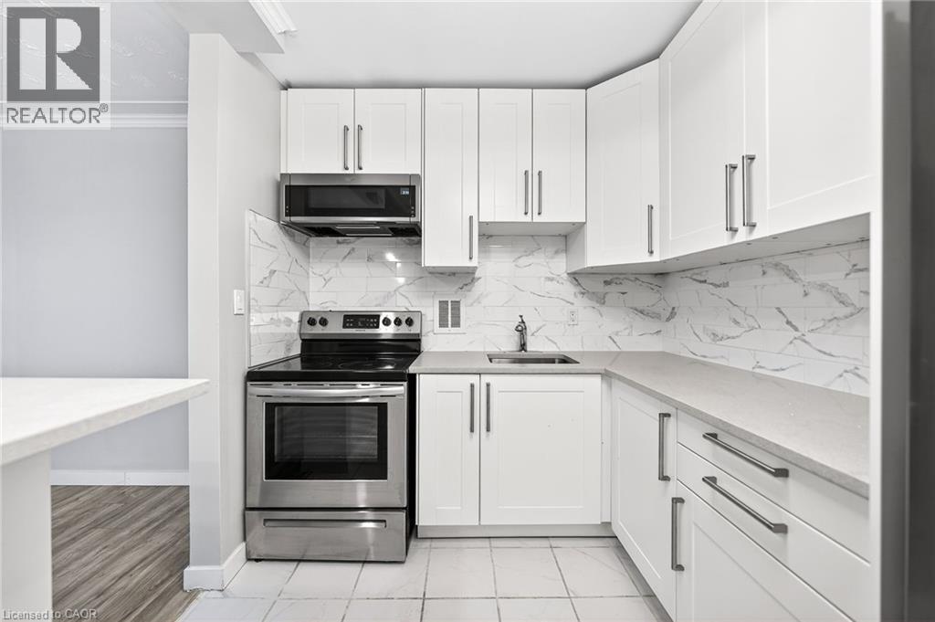 237 Mohawk Road E Unit# 7, Hamilton, ON - Indoor Photo Showing Kitchen