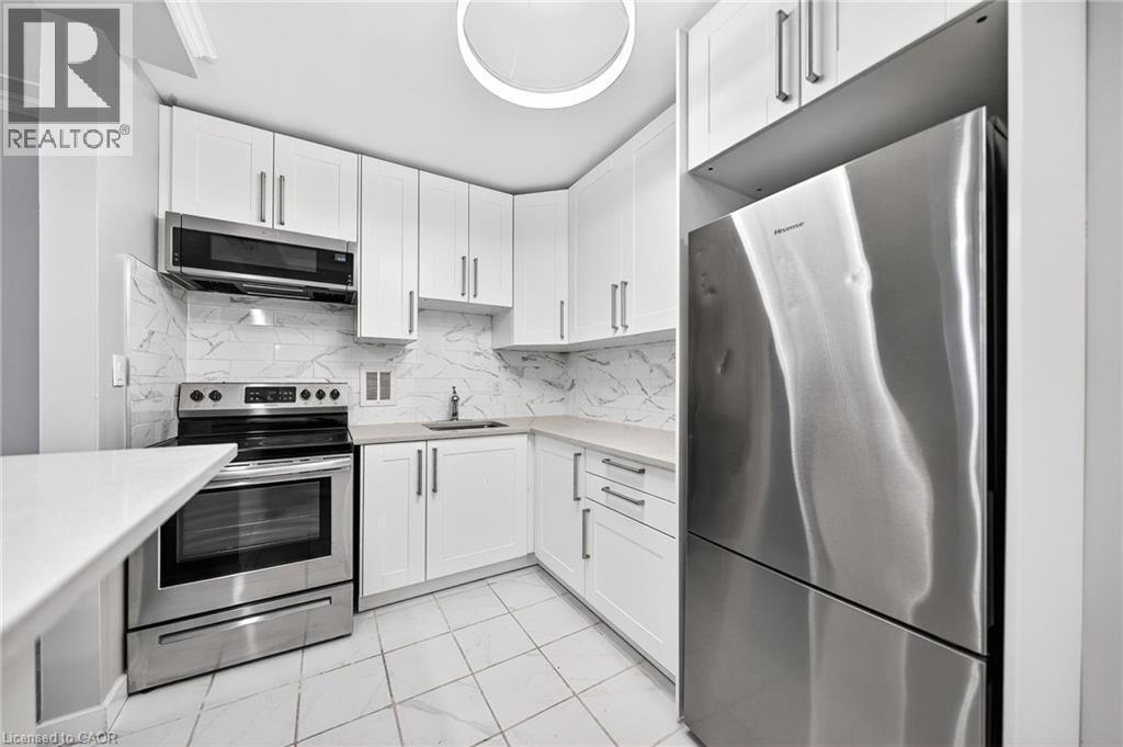 237 Mohawk Road E Unit# 7, Hamilton, ON - Indoor Photo Showing Kitchen With Upgraded Kitchen