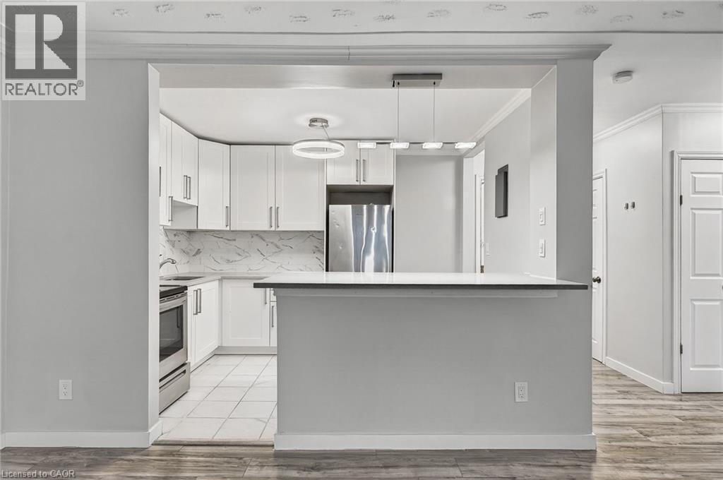 237 Mohawk Road E Unit# 7, Hamilton, ON - Indoor Photo Showing Kitchen With Upgraded Kitchen