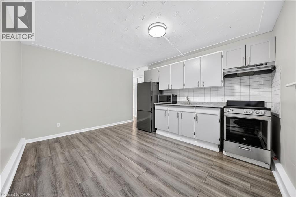 237 Mohawk Road E Unit# 5, Hamilton, ON - Indoor Photo Showing Kitchen