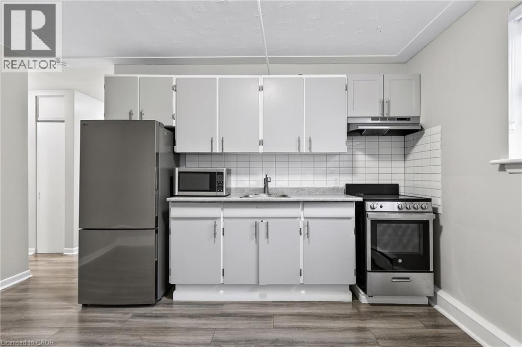 237 Mohawk Road E Unit# 5, Hamilton, ON - Indoor Photo Showing Kitchen