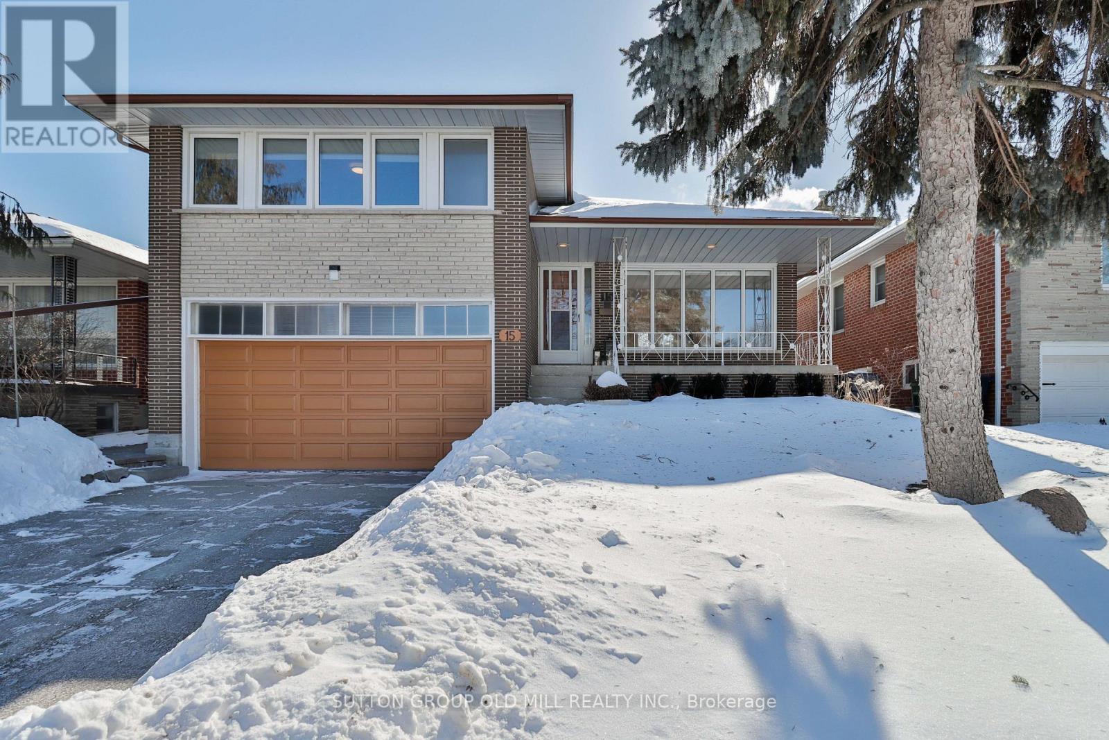 15 Manorhampton Drive, Toronto, ON - Outdoor