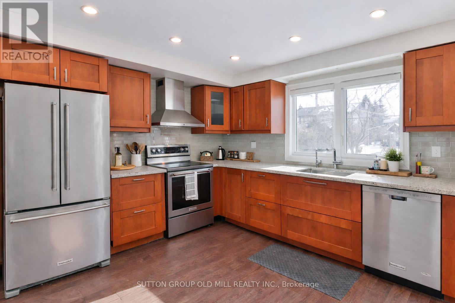 15 Manorhampton Drive, Toronto, ON - Indoor Photo Showing Kitchen With Stainless Steel Kitchen
