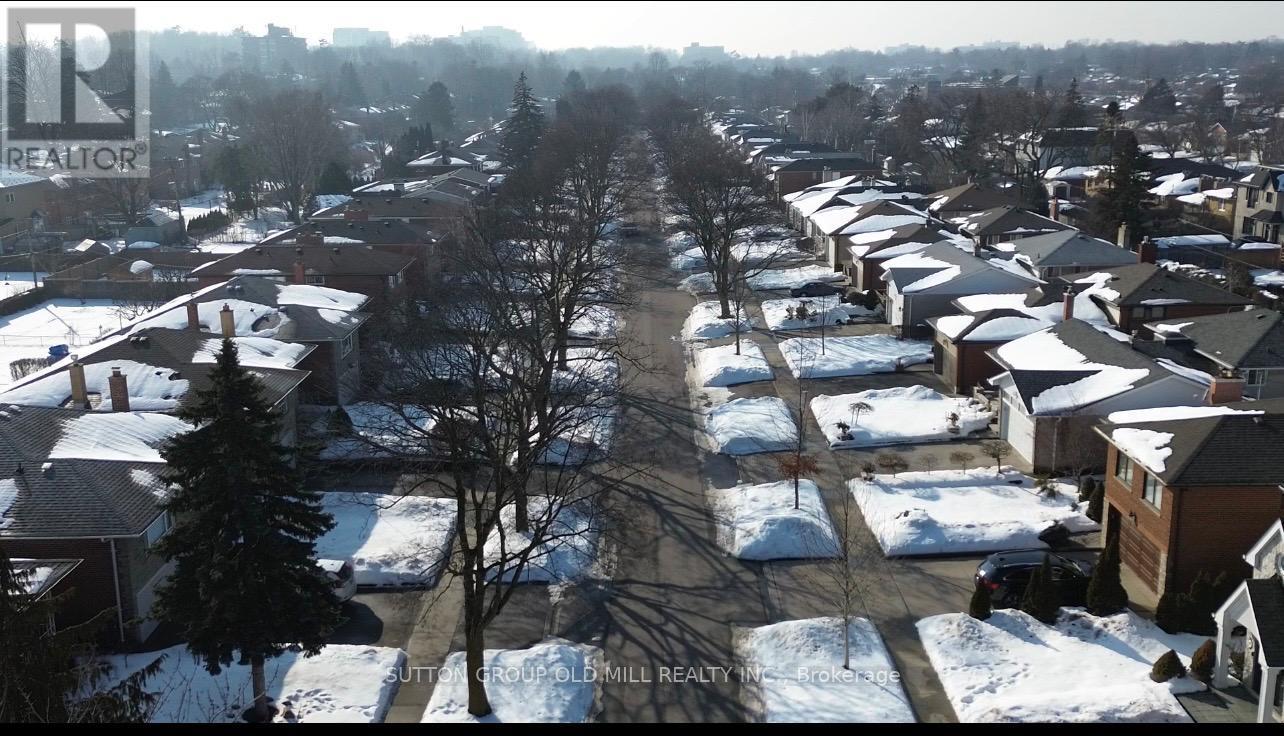 15 Manorhampton Drive, Toronto, ON - Outdoor With View