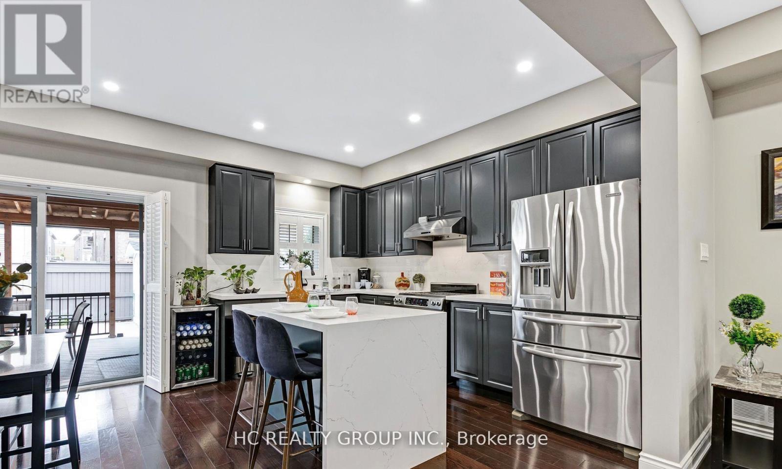 90 Boticelli Way, Vaughan, ON - Indoor Photo Showing Kitchen With Upgraded Kitchen