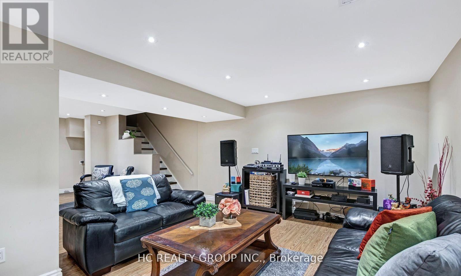 90 Boticelli Way, Vaughan, ON - Indoor Photo Showing Living Room