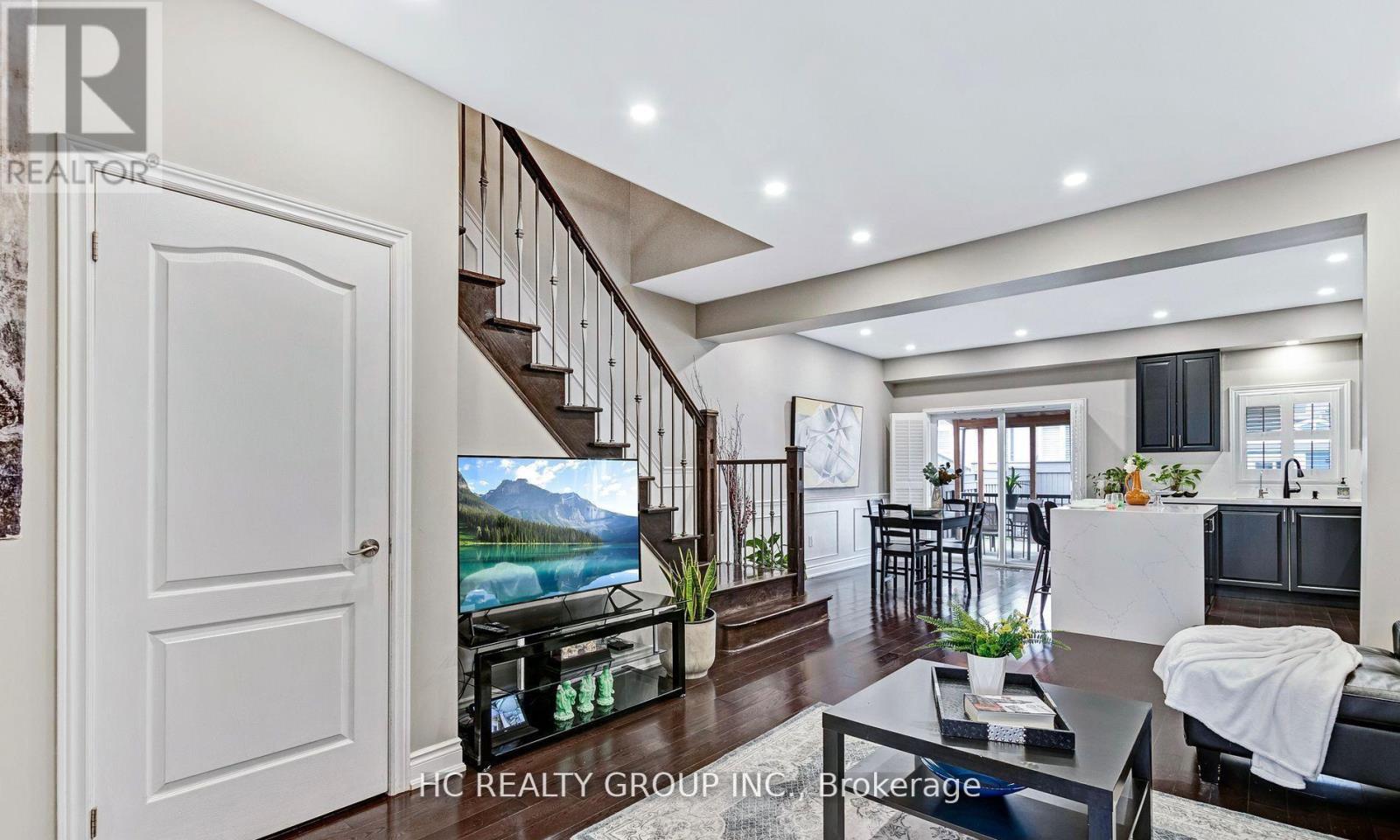 90 Boticelli Way, Vaughan, ON - Indoor Photo Showing Living Room