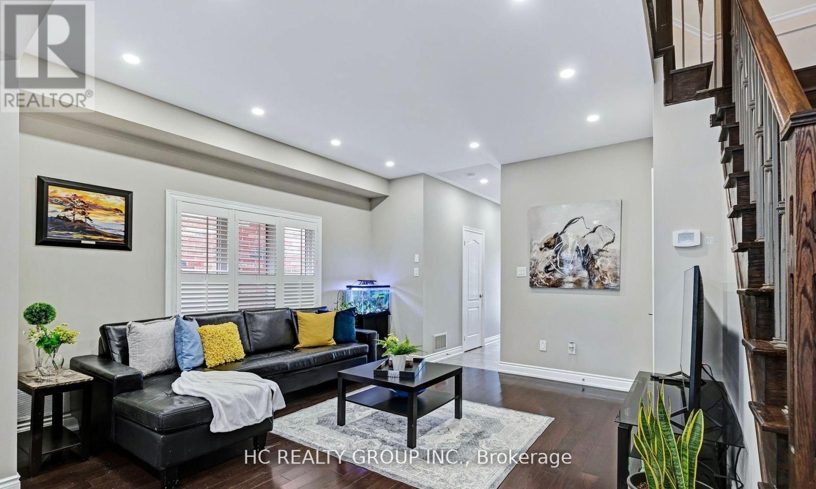 90 Boticelli Way, Vaughan, ON - Indoor Photo Showing Living Room