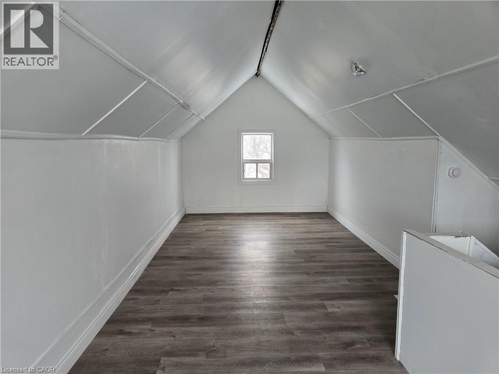 111 Park Row N, Hamilton, ON - Indoor Photo Showing Other Room