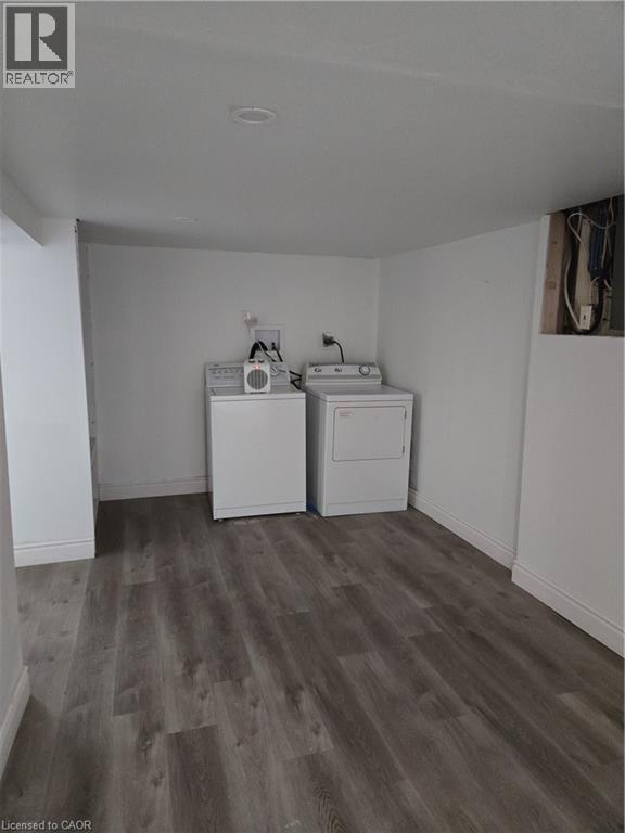 111 Park Row N, Hamilton, ON - Indoor Photo Showing Laundry Room