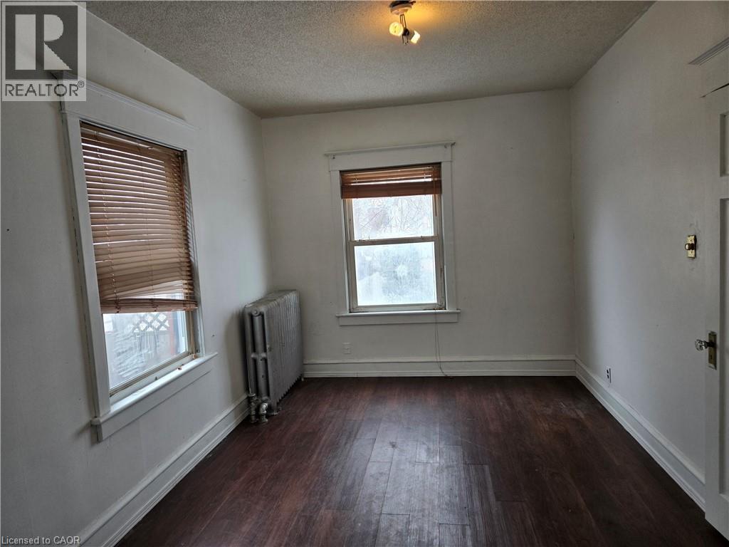 111 Park Row N, Hamilton, ON - Indoor Photo Showing Other Room