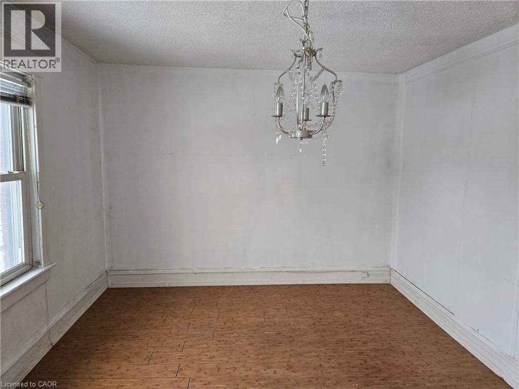 111 Park Row N, Hamilton, ON - Indoor Photo Showing Other Room