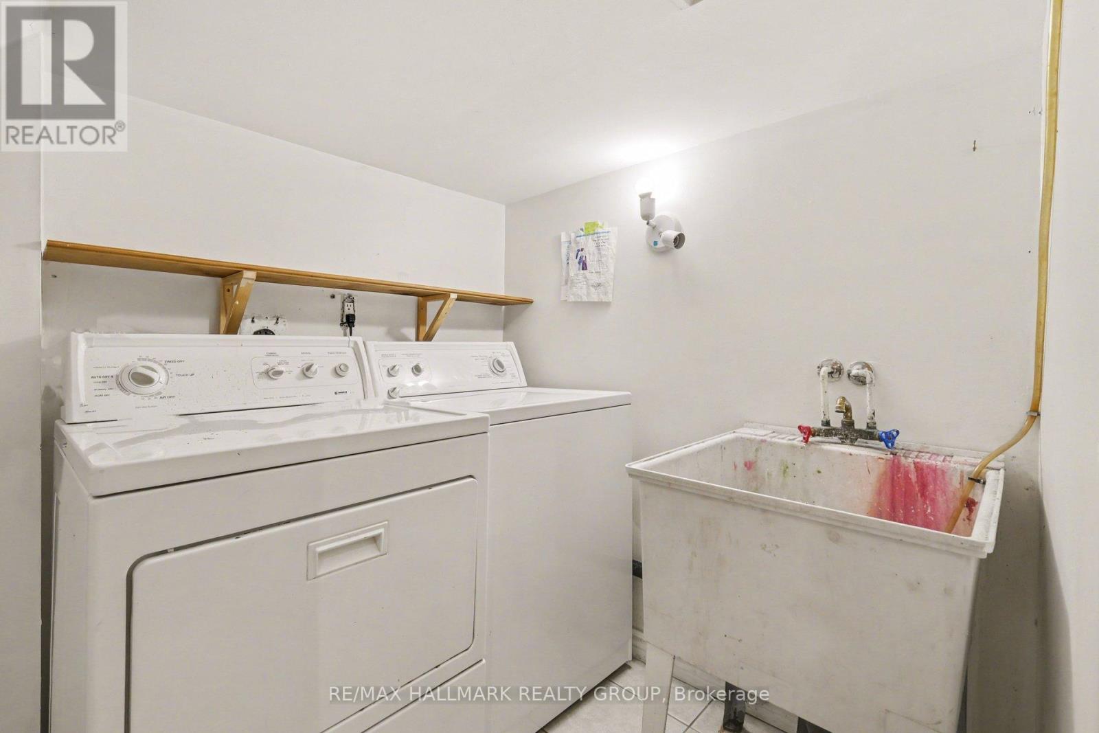 1299 Evans Boulevard, Ottawa, ON - Indoor Photo Showing Laundry Room