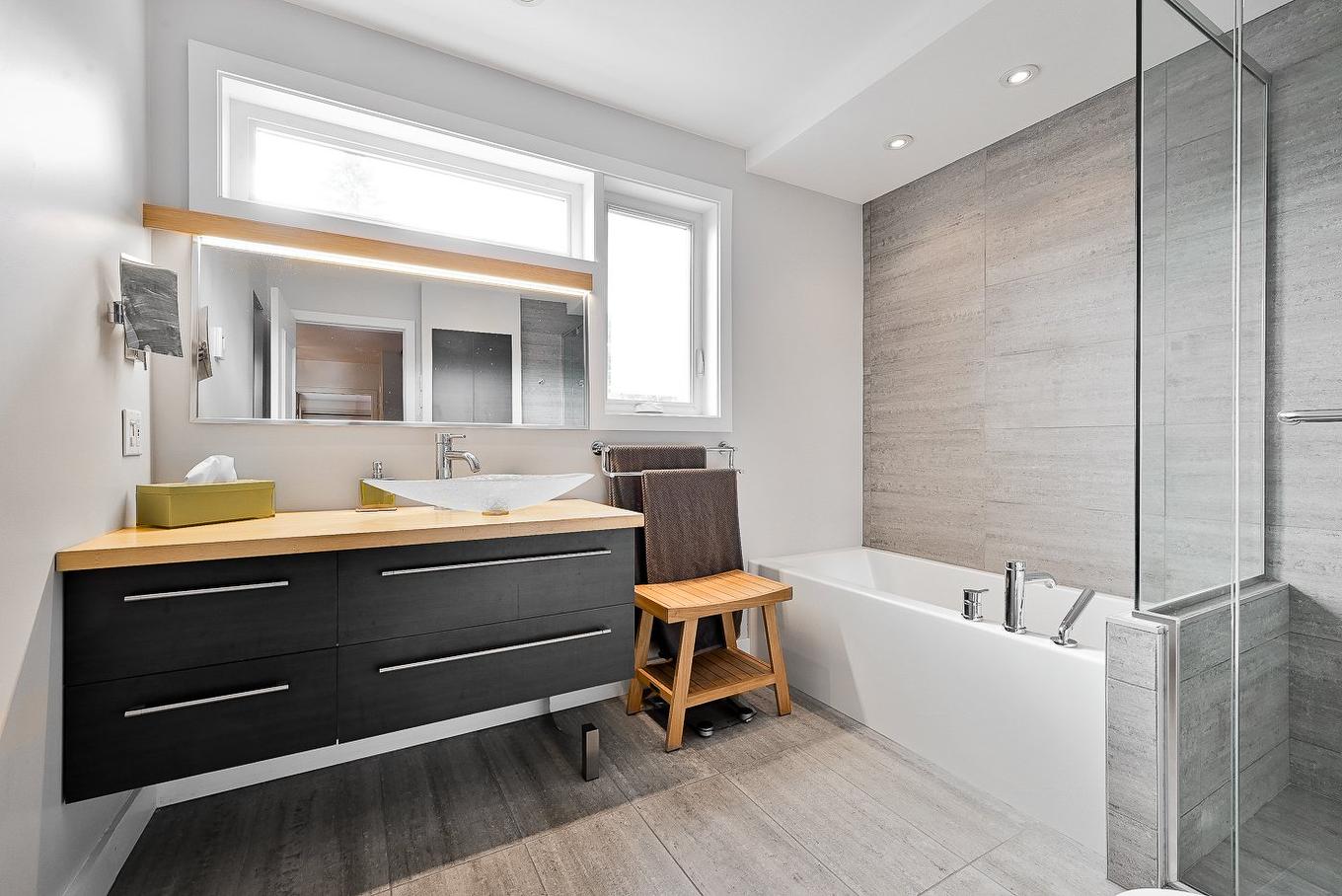 Salle de bains - 654Z Av. Pine, Saint-Lambert, QC - Indoor Photo Showing Bathroom