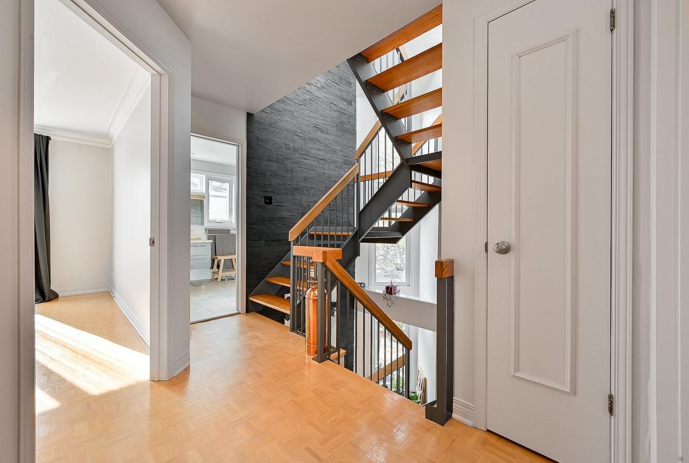 Escalier - 654Z Av. Pine, Saint-Lambert, QC - Indoor Photo Showing Other Room