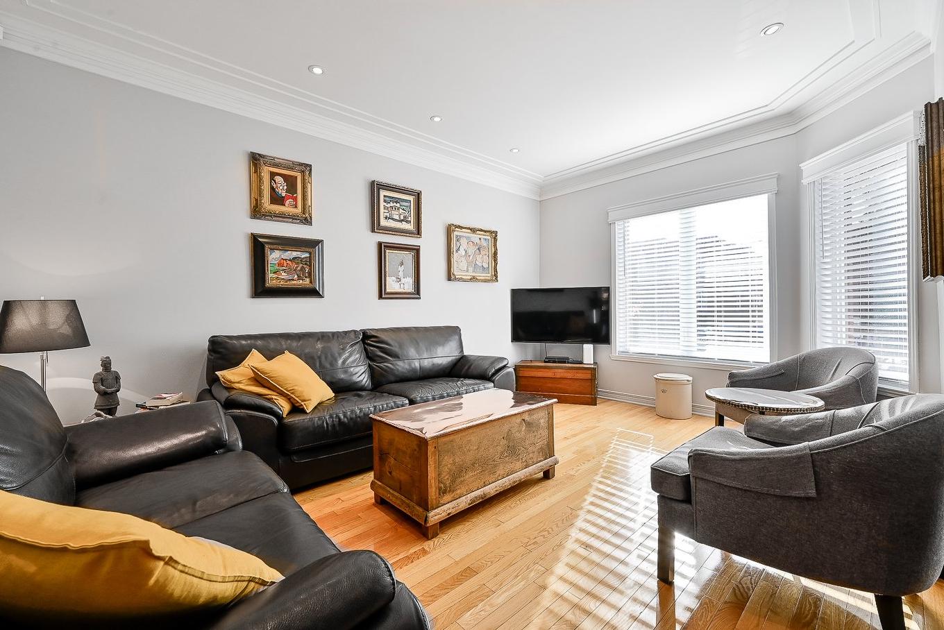 Salon - 654Z Av. Pine, Saint-Lambert, QC - Indoor Photo Showing Living Room