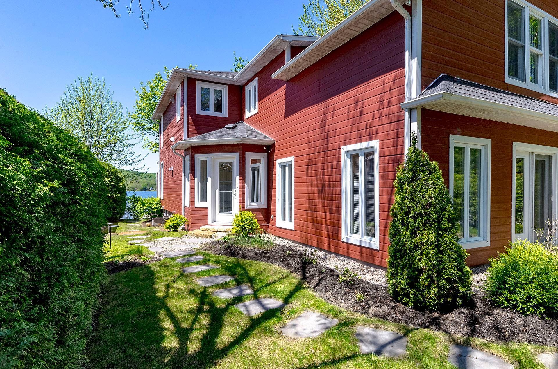 Entrée extérieure - 230 Rue Larose, Dunham, QC - Outdoor