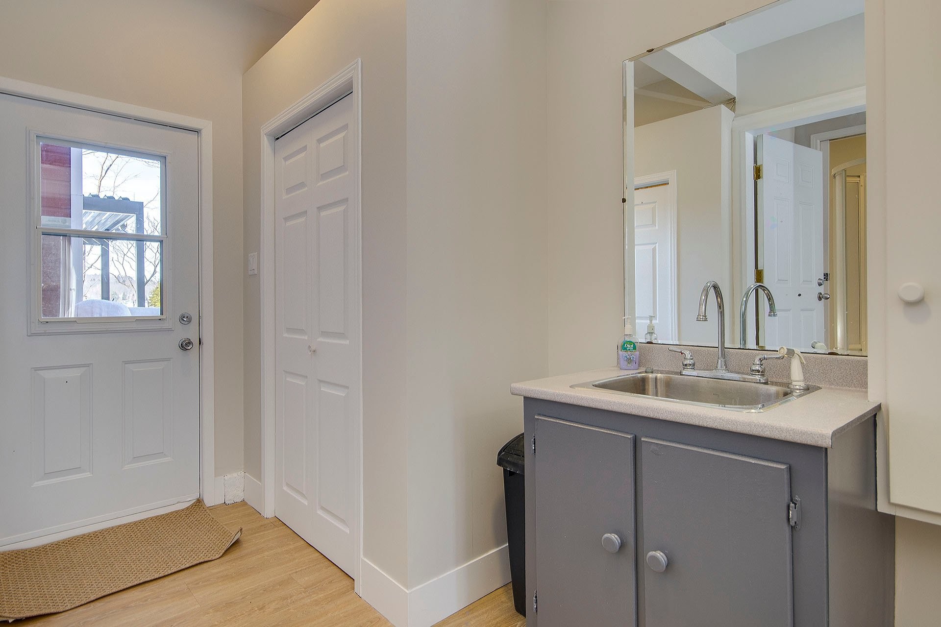 Hall d'entrée/Vestibule - 230 Rue Larose, Dunham, QC - Indoor