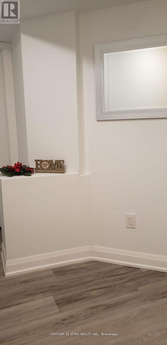33 Major Crescent, Aurora, ON - Indoor Photo Showing Other Room