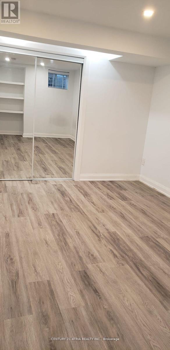 33 Major Crescent, Aurora, ON - Indoor Photo Showing Other Room