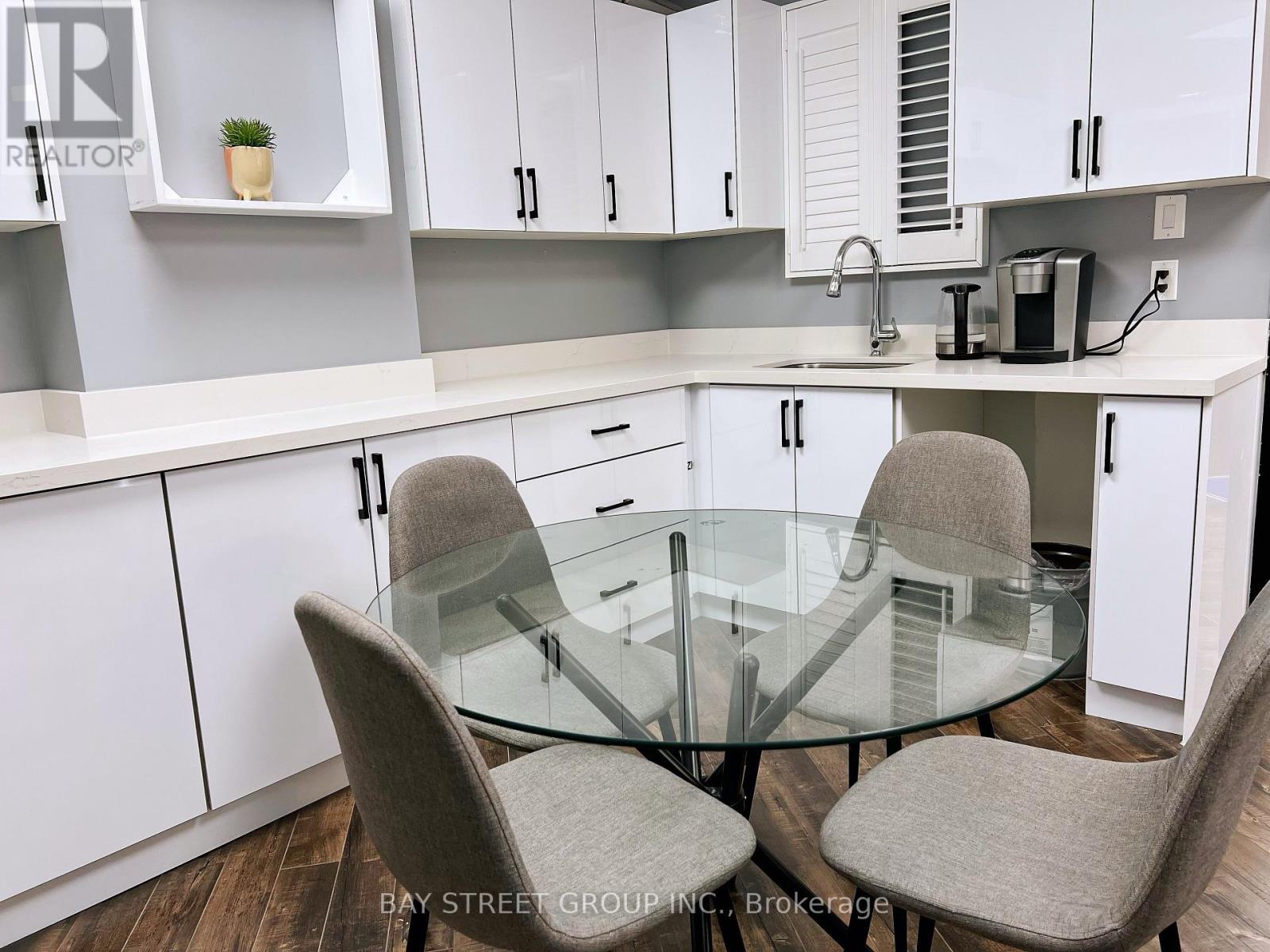 304 - 350 Highway 7 Avenue E, Richmond Hill, ON