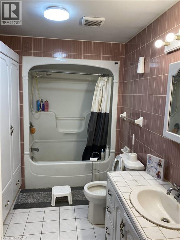 287 Blucher Road, Kitchener, ON - Indoor Photo Showing Bathroom