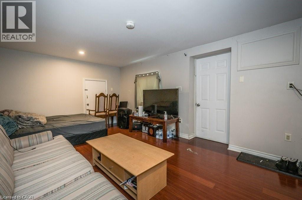 287 Blucher Road, Kitchener, ON - Indoor Photo Showing Living Room