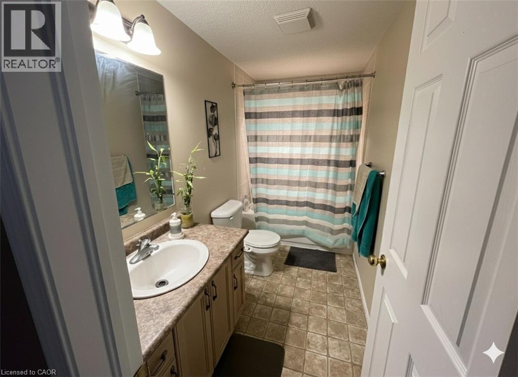 258 Sophia Crescent, Kitchener, ON - Indoor Photo Showing Bathroom